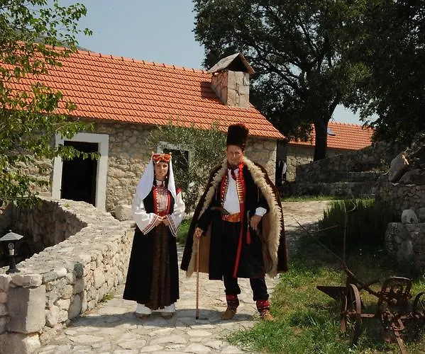 Ethno Village Kokorici Tatil parkı